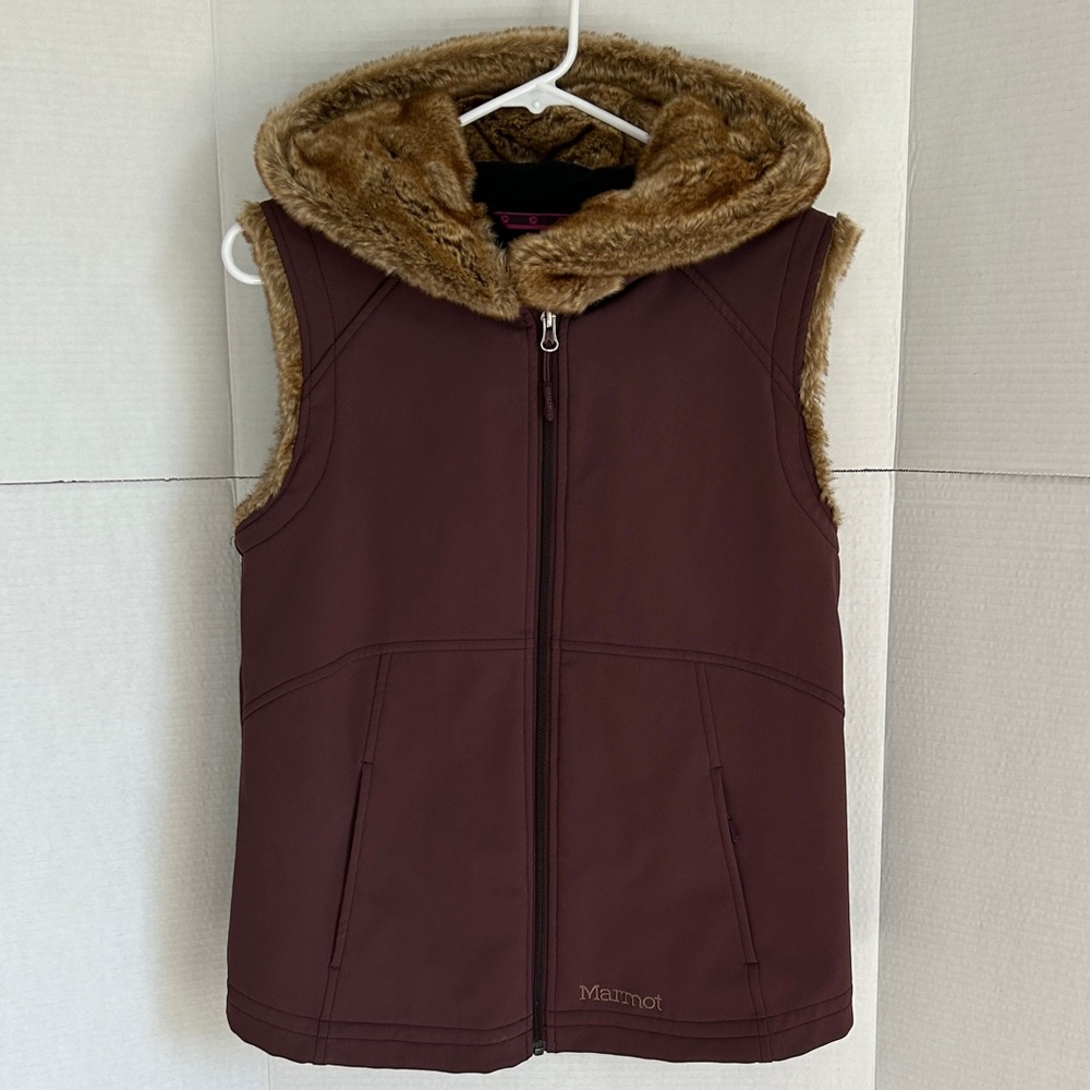 Marmot Women’s FurLong Faux Fur Hooded Vest, Size M.